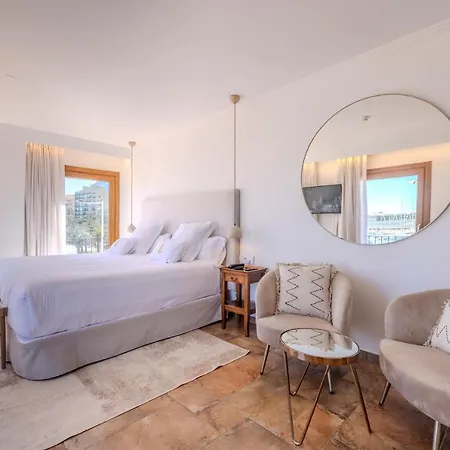 La Del Mar Готель 4*
