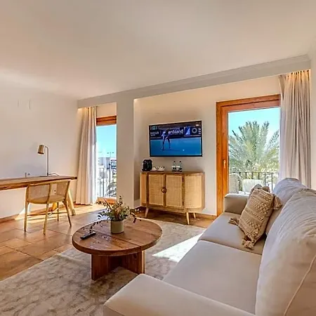 Готель La Del Mar 4*
