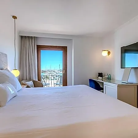 La Del Mar Готель 4*