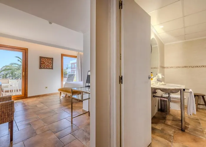 Готель La Del Mar